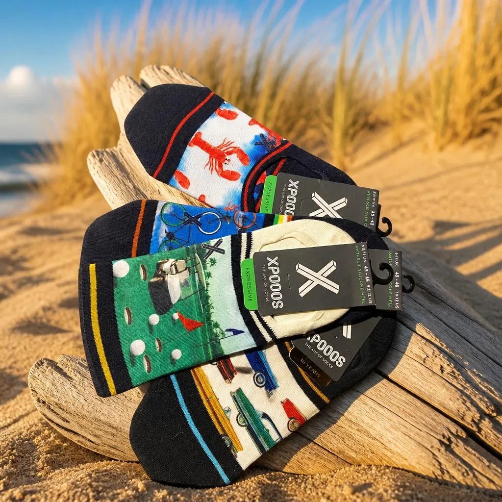 Kleurrijke sokken uit de modecollectie, aan zee